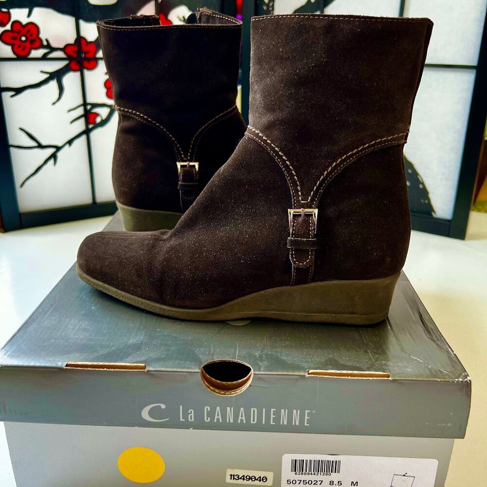 La CANADIENNE Laverna Brown Suede Ankle Boots Buckle Strap Waterproof Wedge 8.5